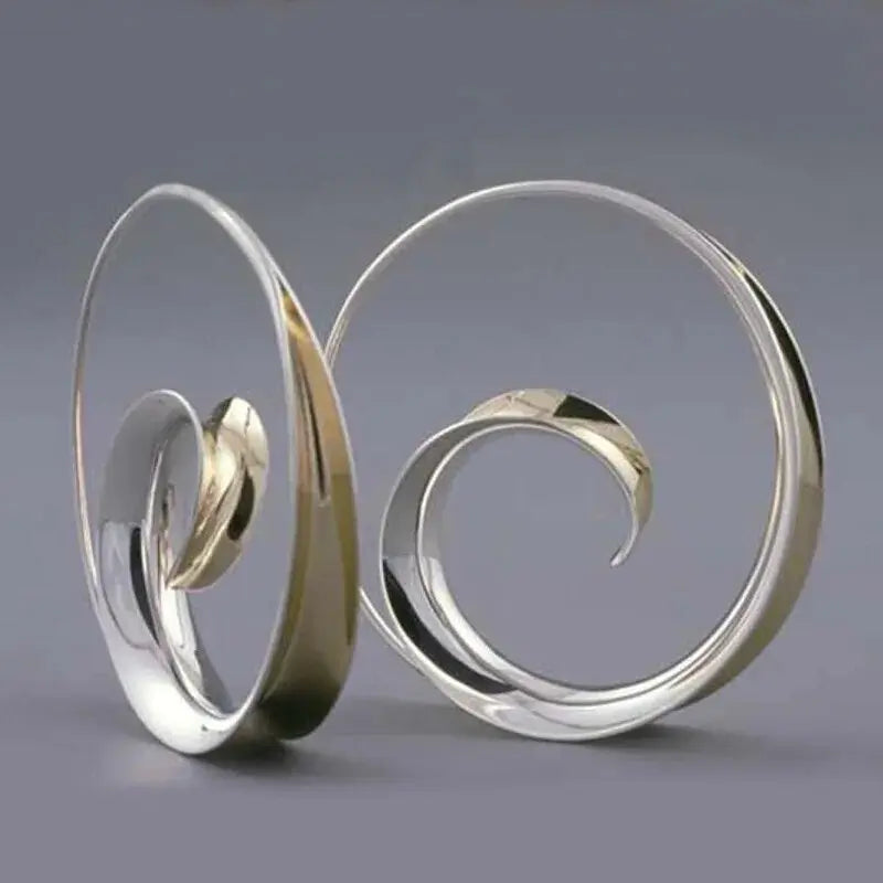 渦巻き模様のヴィンテージイヤリング